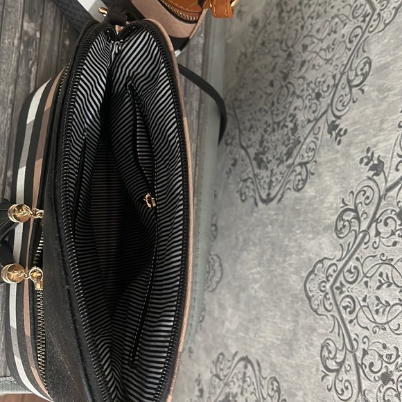 Crossbody Purses - Picture 3 of 4